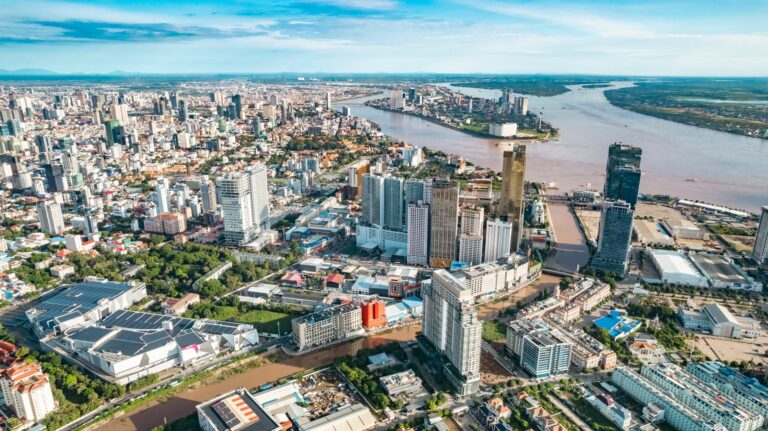Życie w Phnom Penh dla Polaków: 7 faktów, które zmienią Twój plan